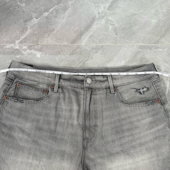 Women’s American Eagle Relaxed Distressed Gray Wash Jean Shorts Plus Size 14 - Picture 14 of 16